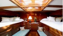 MOONBEAM IV -  Master Cabin